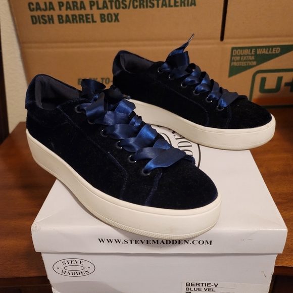Steve Madden Shoes - Steve Madden Bertie-v Sneakers